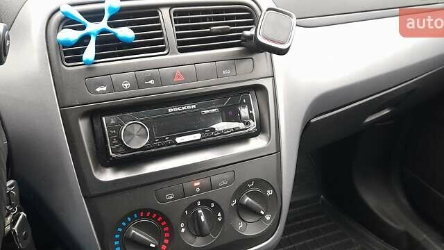 Белый Фиат Гранде Пунто, объемом двигателя 1.4 л и пробегом 117 тыс. км за 5899 $, фото 23 на Automoto.ua