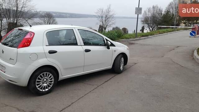 Белый Фиат Гранде Пунто, объемом двигателя 1.4 л и пробегом 117 тыс. км за 5899 $, фото 1 на Automoto.ua