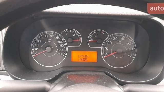 Белый Фиат Гранде Пунто, объемом двигателя 1.4 л и пробегом 117 тыс. км за 5899 $, фото 24 на Automoto.ua