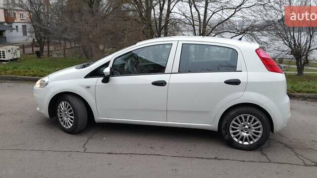 Белый Фиат Гранде Пунто, объемом двигателя 1.4 л и пробегом 117 тыс. км за 5899 $, фото 8 на Automoto.ua