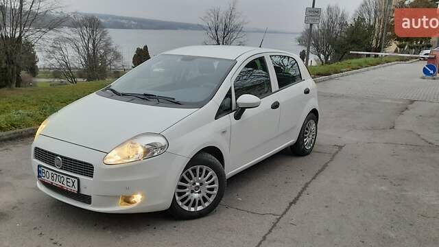 Белый Фиат Гранде Пунто, объемом двигателя 1.4 л и пробегом 117 тыс. км за 5899 $, фото 6 на Automoto.ua