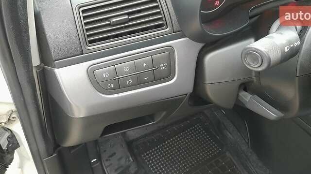 Белый Фиат Гранде Пунто, объемом двигателя 1.4 л и пробегом 117 тыс. км за 5899 $, фото 26 на Automoto.ua