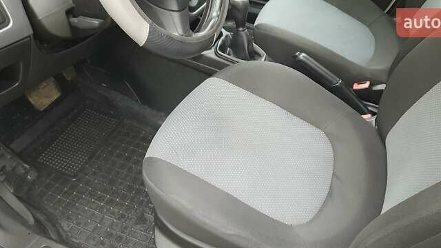 Белый Фиат Гранде Пунто, объемом двигателя 1.4 л и пробегом 117 тыс. км за 5899 $, фото 11 на Automoto.ua