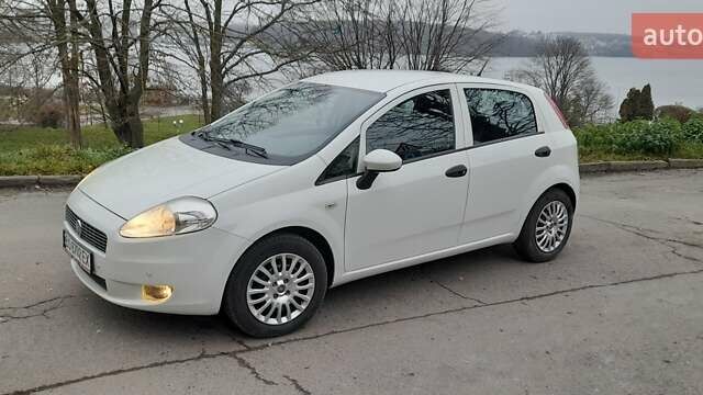 Белый Фиат Гранде Пунто, объемом двигателя 1.4 л и пробегом 117 тыс. км за 5899 $, фото 9 на Automoto.ua