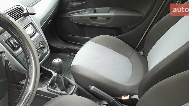 Белый Фиат Гранде Пунто, объемом двигателя 1.4 л и пробегом 117 тыс. км за 5899 $, фото 18 на Automoto.ua