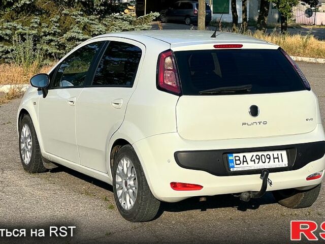Белый Фиат Гранде Пунто, объемом двигателя 1.4 л и пробегом 187 тыс. км за 5400 $, фото 3 на Automoto.ua