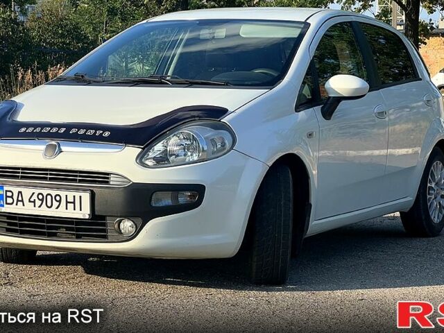 Белый Фиат Гранде Пунто, объемом двигателя 1.4 л и пробегом 187 тыс. км за 5400 $, фото 2 на Automoto.ua