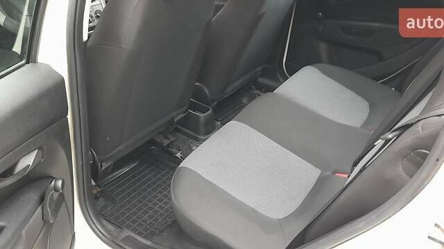 Белый Фиат Гранде Пунто, объемом двигателя 1.4 л и пробегом 117 тыс. км за 5899 $, фото 13 на Automoto.ua