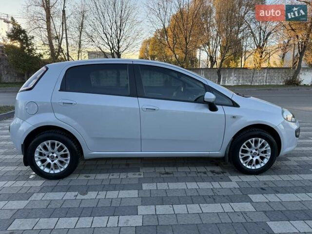 Белый Фиат Гранде Пунто, объемом двигателя 1.37 л и пробегом 74 тыс. км за 5600 $, фото 5 на Automoto.ua