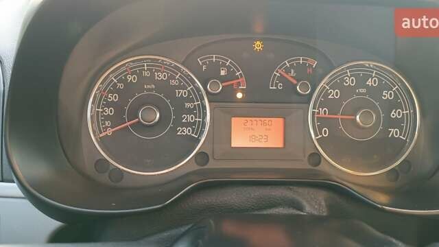 Білий Фіат Гранде Пунто, об'ємом двигуна 1.4 л та пробігом 270 тис. км за 4500 $, фото 29 на Automoto.ua