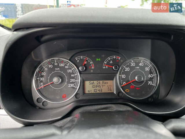 Белый Фиат Гранде Пунто, объемом двигателя 1.37 л и пробегом 104 тыс. км за 4800 $, фото 11 на Automoto.ua