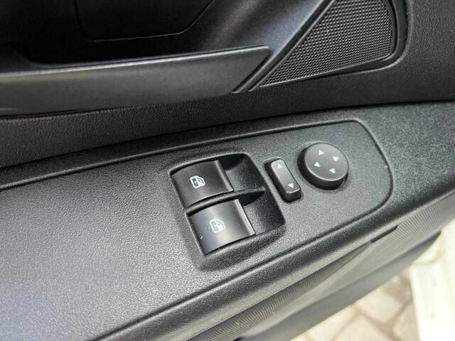 Білий Фіат Гранде Пунто, об'ємом двигуна 1.4 л та пробігом 76 тис. км за 6890 $, фото 11 на Automoto.ua