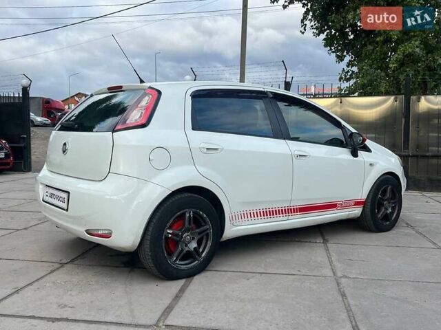 Фіат Гранде Пунто 2012 у Києві на Automoto.ua Білий Фіат Гранде Пунто, об'ємом двигуна 1.37 л та пробігом 194 тис. км за 5990 $, фото 4 на Automoto.ua