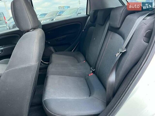 Білий Фіат Гранде Пунто, об'ємом двигуна 1.4 л та пробігом 76 тис. км за 6890 $, фото 31 на Automoto.ua