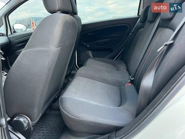 Білий Фіат Гранде Пунто, об'ємом двигуна 1.4 л та пробігом 76 тис. км за 6890 $, фото 32 на Automoto.ua