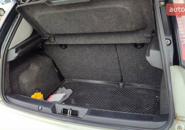 Белый Фиат Гранде Пунто, объемом двигателя 1.4 л и пробегом 107 тыс. км за 6000 $, фото 13 на Automoto.ua