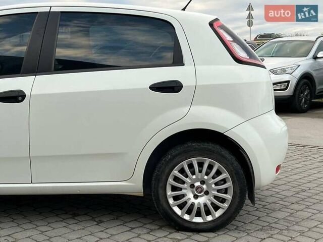 Білий Фіат Гранде Пунто, об'ємом двигуна 1.4 л та пробігом 76 тис. км за 6890 $, фото 3 на Automoto.ua