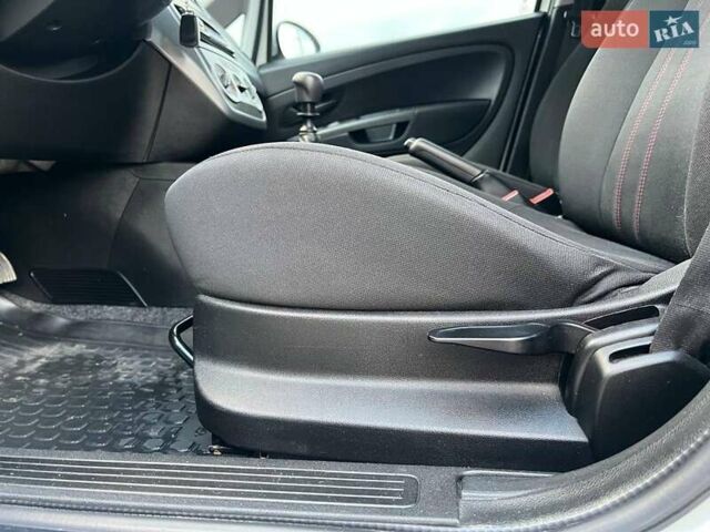 Білий Фіат Гранде Пунто, об'ємом двигуна 1.4 л та пробігом 76 тис. км за 6890 $, фото 20 на Automoto.ua