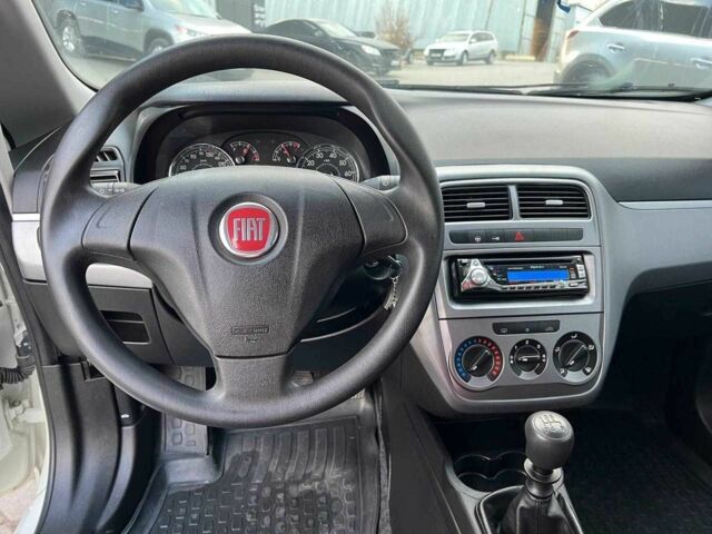 Білий Фіат Гранде Пунто, об'ємом двигуна 1.4 л та пробігом 76 тис. км за 6890 $, фото 18 на Automoto.ua