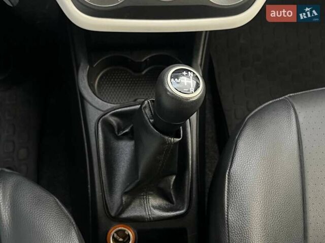 Фіат Гранде Пунто 2012 у Києві на Automoto.ua Білий Фіат Гранде Пунто, об'ємом двигуна 1.37 л та пробігом 194 тис. км за 5990 $, фото 19 на Automoto.ua