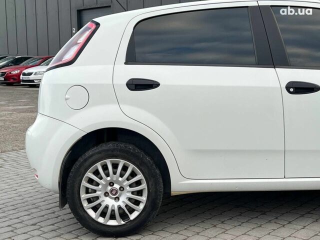 Білий Фіат Гранде Пунто, об'ємом двигуна 1.4 л та пробігом 76 тис. км за 6890 $, фото 7 на Automoto.ua