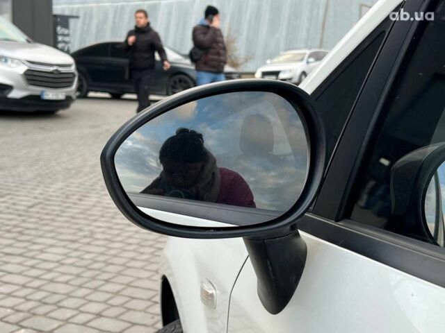 Білий Фіат Гранде Пунто, об'ємом двигуна 1.4 л та пробігом 76 тис. км за 6890 $, фото 13 на Automoto.ua