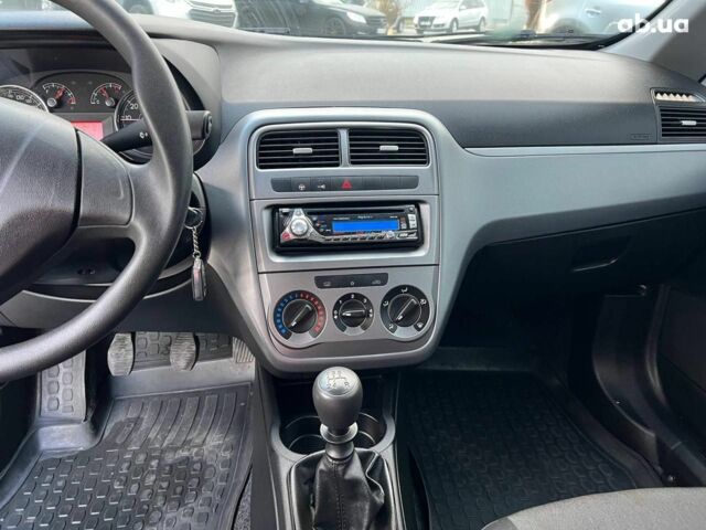 Білий Фіат Гранде Пунто, об'ємом двигуна 1.4 л та пробігом 76 тис. км за 6890 $, фото 25 на Automoto.ua