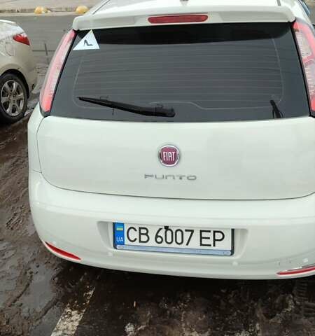 Белый Фиат Гранде Пунто, объемом двигателя 1.4 л и пробегом 107 тыс. км за 6000 $, фото 9 на Automoto.ua