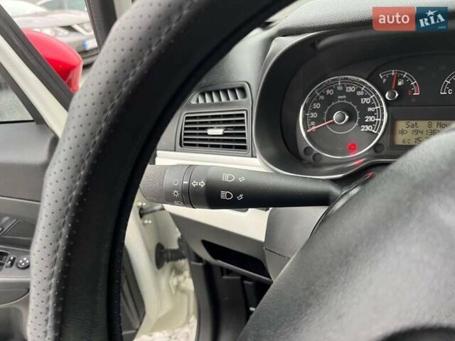 Білий Фіат Гранде Пунто, об'ємом двигуна 1.37 л та пробігом 194 тис. км за 5590 $, фото 16 на Automoto.ua