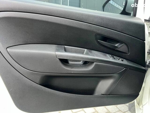 Білий Фіат Гранде Пунто, об'ємом двигуна 1.4 л та пробігом 76 тис. км за 6890 $, фото 14 на Automoto.ua