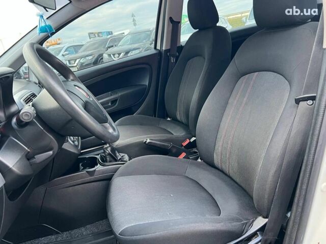 Білий Фіат Гранде Пунто, об'ємом двигуна 1.4 л та пробігом 76 тис. км за 6890 $, фото 17 на Automoto.ua