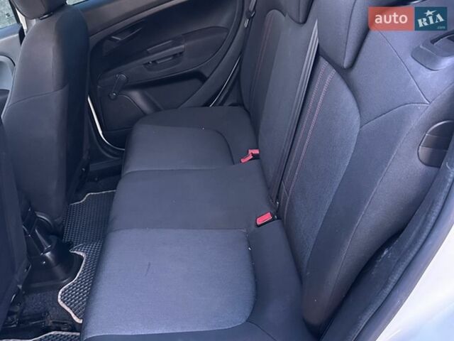 Білий Фіат Гранде Пунто, об'ємом двигуна 1.37 л та пробігом 108 тис. км за 4800 $, фото 11 на Automoto.ua