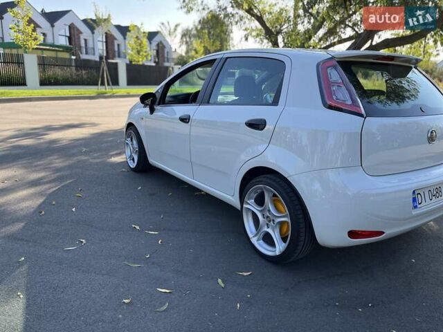 Фіат Гранде Пунто 2012 у Белой Церкве на Automoto.ua Білий Фіат Гранде Пунто, об'ємом двигуна 1.25 л та пробігом 145 тис. км за 7000 $, фото 15 на Automoto.ua