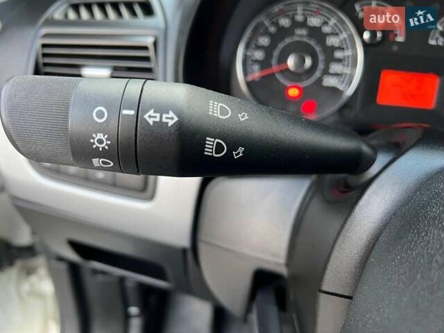 Білий Фіат Гранде Пунто, об'ємом двигуна 1.4 л та пробігом 76 тис. км за 6890 $, фото 24 на Automoto.ua