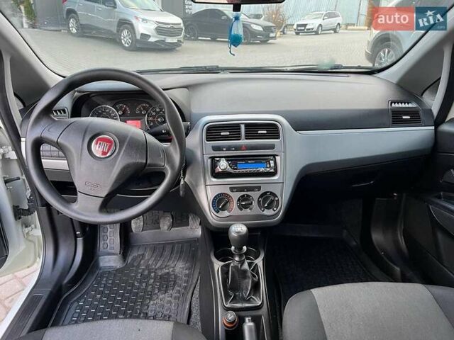 Білий Фіат Гранде Пунто, об'ємом двигуна 1.4 л та пробігом 76 тис. км за 6890 $, фото 34 на Automoto.ua