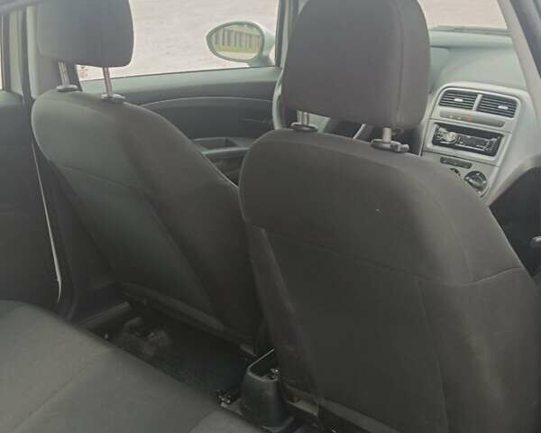 Белый Фиат Гранде Пунто, объемом двигателя 1.25 л и пробегом 262 тыс. км за 4700 $, фото 29 на Automoto.ua