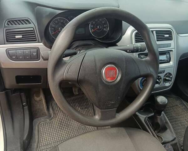 Белый Фиат Гранде Пунто, объемом двигателя 1.25 л и пробегом 262 тыс. км за 4700 $, фото 15 на Automoto.ua