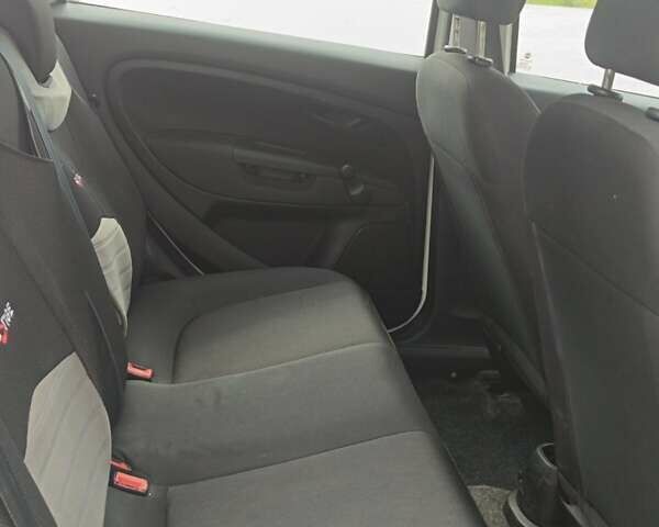 Белый Фиат Гранде Пунто, объемом двигателя 1.25 л и пробегом 262 тыс. км за 4700 $, фото 26 на Automoto.ua