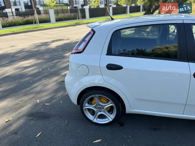 Фіат Гранде Пунто 2012 у Белой Церкве на Automoto.ua Білий Фіат Гранде Пунто, об'ємом двигуна 1.25 л та пробігом 145 тис. км за 7000 $, фото 16 на Automoto.ua