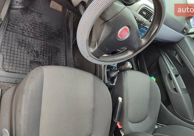 Белый Фиат Гранде Пунто, объемом двигателя 1.4 л и пробегом 107 тыс. км за 6000 $, фото 18 на Automoto.ua