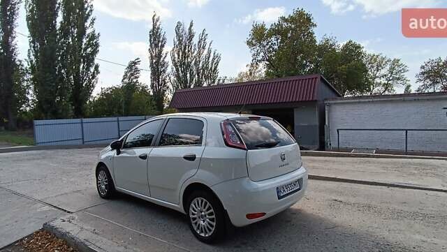 Білий Фіат Гранде Пунто, об'ємом двигуна 1.4 л та пробігом 270 тис. км за 4500 $, фото 4 на Automoto.ua