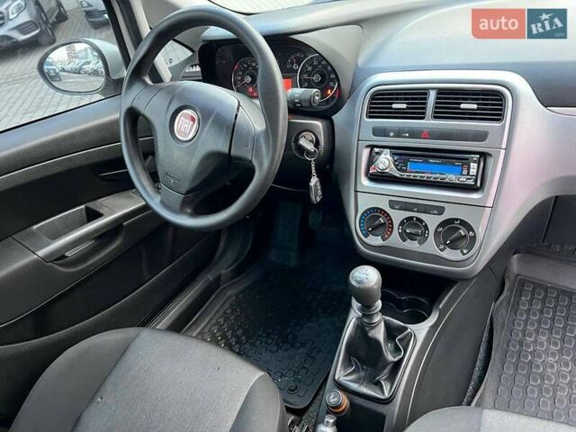 Білий Фіат Гранде Пунто, об'ємом двигуна 1.4 л та пробігом 76 тис. км за 6890 $, фото 37 на Automoto.ua