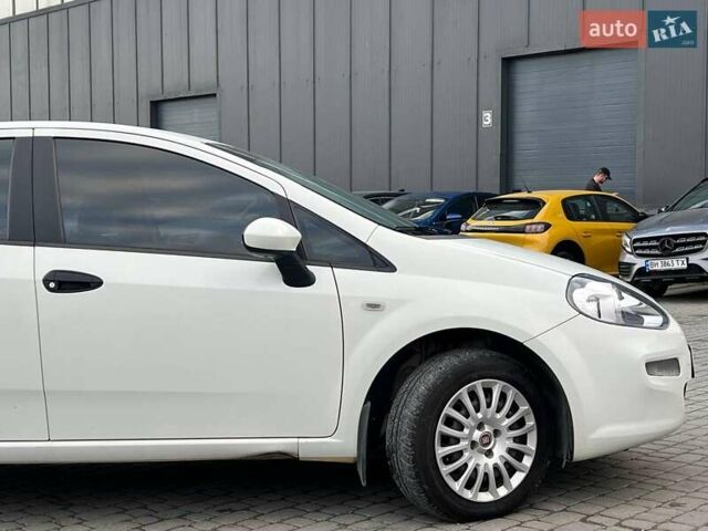 Білий Фіат Гранде Пунто, об'ємом двигуна 1.4 л та пробігом 76 тис. км за 6890 $, фото 9 на Automoto.ua