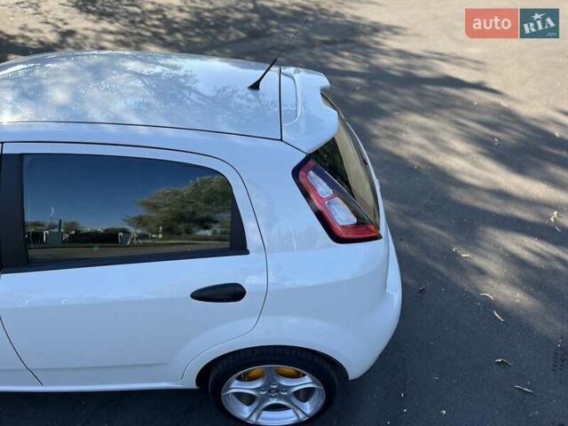 Белый Фиат Гранде Пунто, объемом двигателя 1.25 л и пробегом 145 тыс. км за 7000 $, фото 13 на Automoto.ua