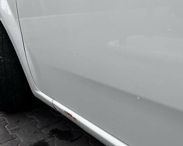 Белый Фиат Гранде Пунто, объемом двигателя 1.37 л и пробегом 104 тыс. км за 4800 $, фото 13 на Automoto.ua