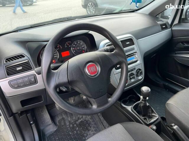 Білий Фіат Гранде Пунто, об'ємом двигуна 1.4 л та пробігом 76 тис. км за 6890 $, фото 16 на Automoto.ua