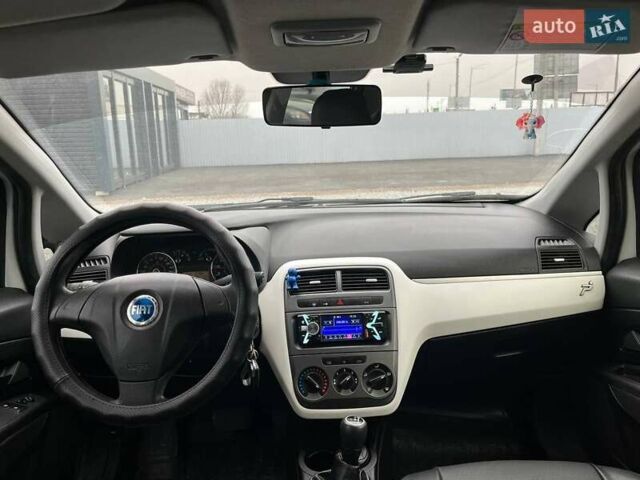Білий Фіат Гранде Пунто, об'ємом двигуна 1.37 л та пробігом 194 тис. км за 5590 $, фото 12 на Automoto.ua