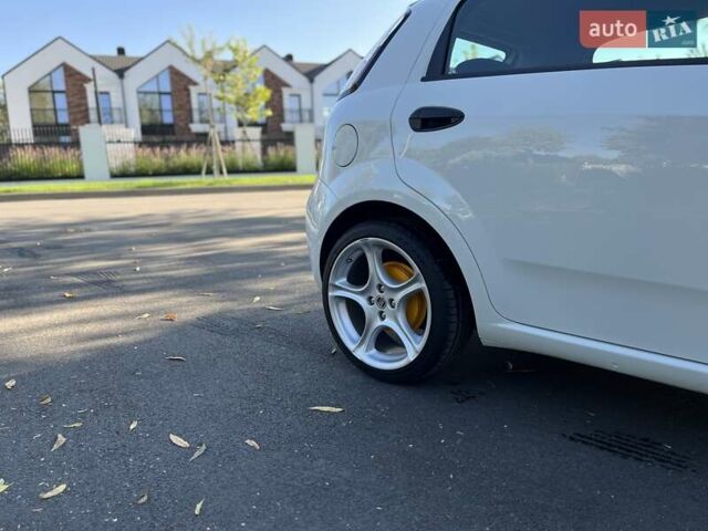 Фіат Гранде Пунто 2012 у Белой Церкве на Automoto.ua Білий Фіат Гранде Пунто, об'ємом двигуна 1.25 л та пробігом 145 тис. км за 7000 $, фото 4 на Automoto.ua