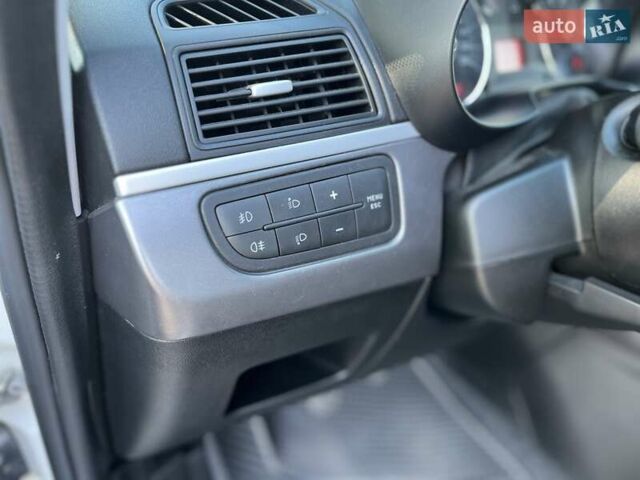 Фіат Гранде Пунто 2012 у Белой Церкве на Automoto.ua Білий Фіат Гранде Пунто, об'ємом двигуна 1.25 л та пробігом 145 тис. км за 7000 $, фото 10 на Automoto.ua