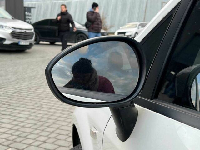 Білий Фіат Гранде Пунто, об'ємом двигуна 1.4 л та пробігом 76 тис. км за 6890 $, фото 9 на Automoto.ua